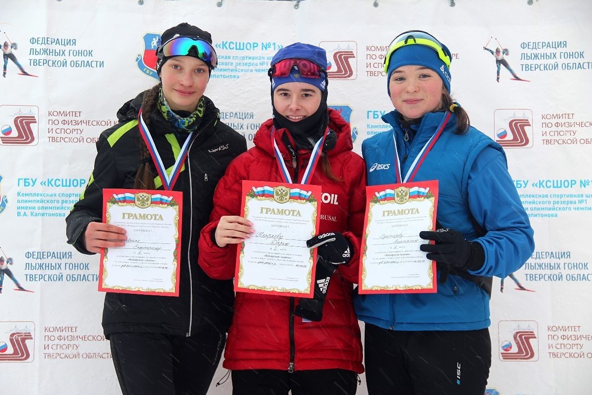 Младшая сестра Натальи Непряевой завоевала серебро первенства ЦФО по лыжным гонкам