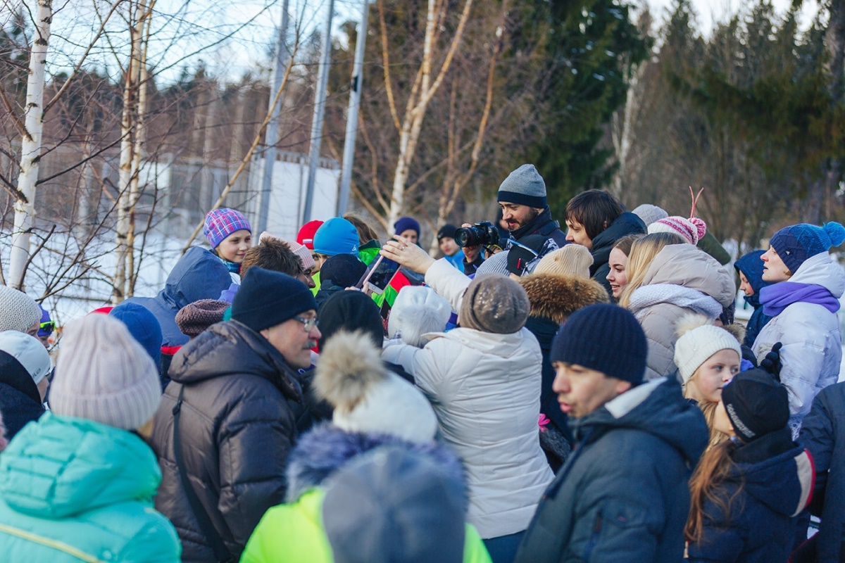 Призер ЧМ-2019 Наталья Непряева приготовила сюрприз для юных тверских лыжников