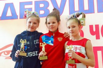 Девушки из Осташкова завоевали главный трофей турнира по боксу «Виктория»