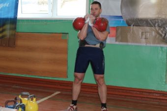 Начальник отдела госпожнадзора в Тверской области установил рекорд по гиревому спорту