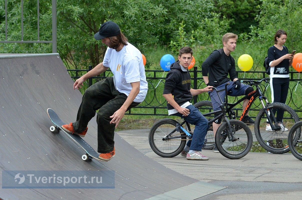 В Твери на открытии скейт-парка показали трюки чемпионы мира и все желающие