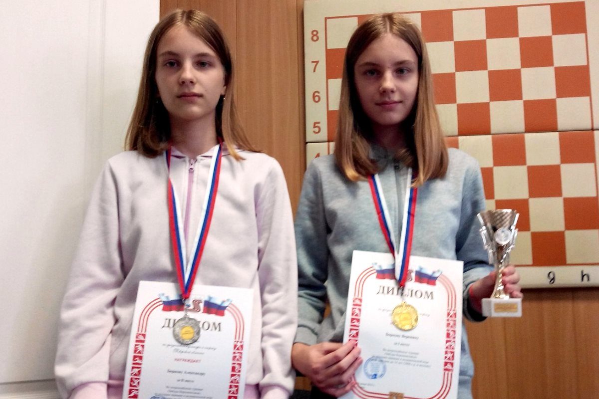 Сестры-близнецы Борковы отстояли престиж тверских шашек в молниеносной игре