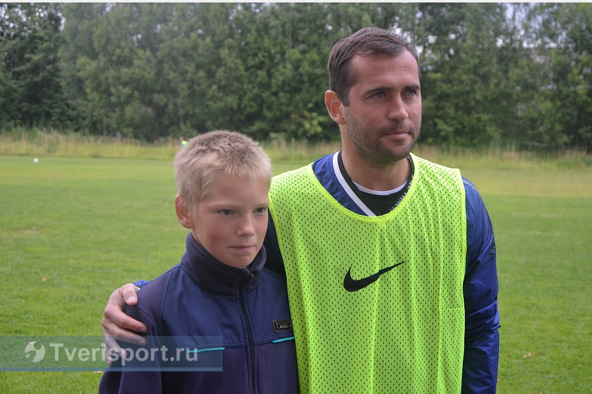 Александр Кержаков забил гол за команду Кувшинова и пообещал помощь в  реконструкции стадиона
