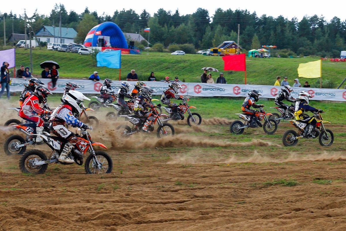 В Тверской области традиционные соревнования по мотокроссу проводятся за счет родителей юных гонщиков