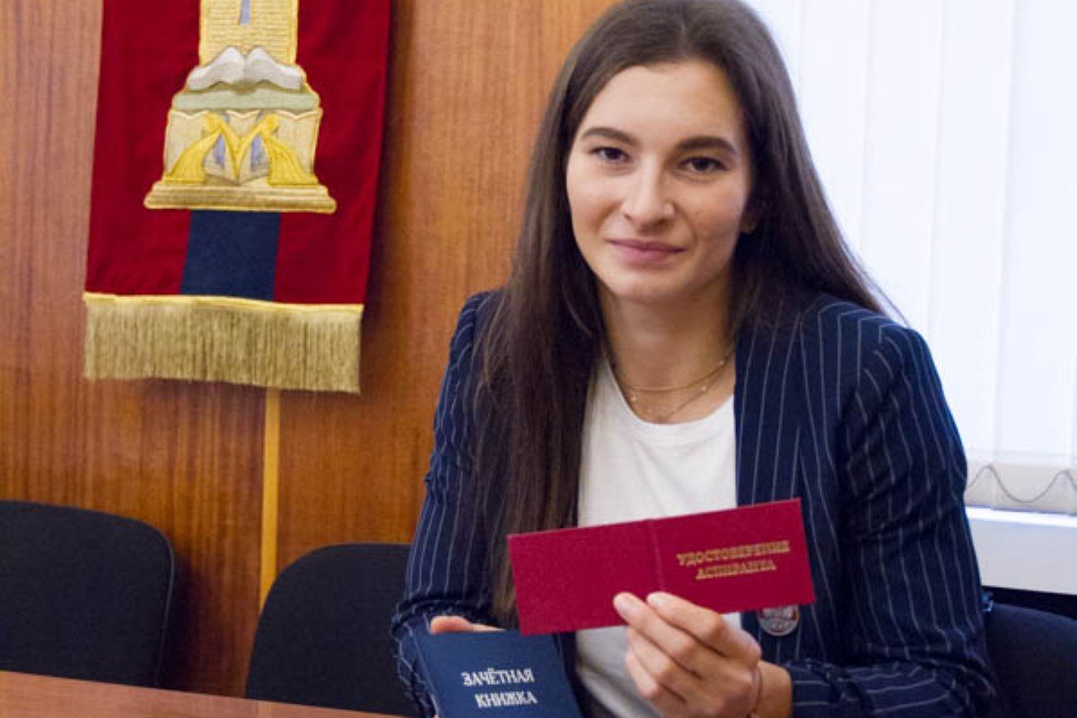 Лыжница Наталья Непряева намерена стать кандидатом педагогических наук