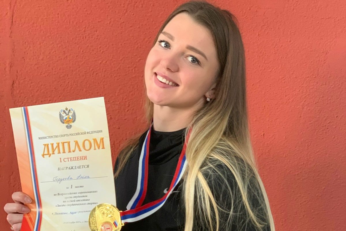 Алена Гордеева открыла зимний сезон победой среди студенческих звезд