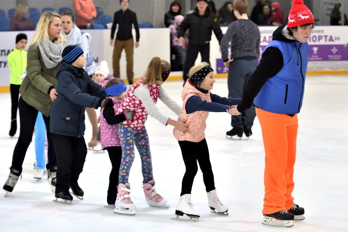 В Тверской области для ребят из многодетных семей катание на коньках стало бесплатным