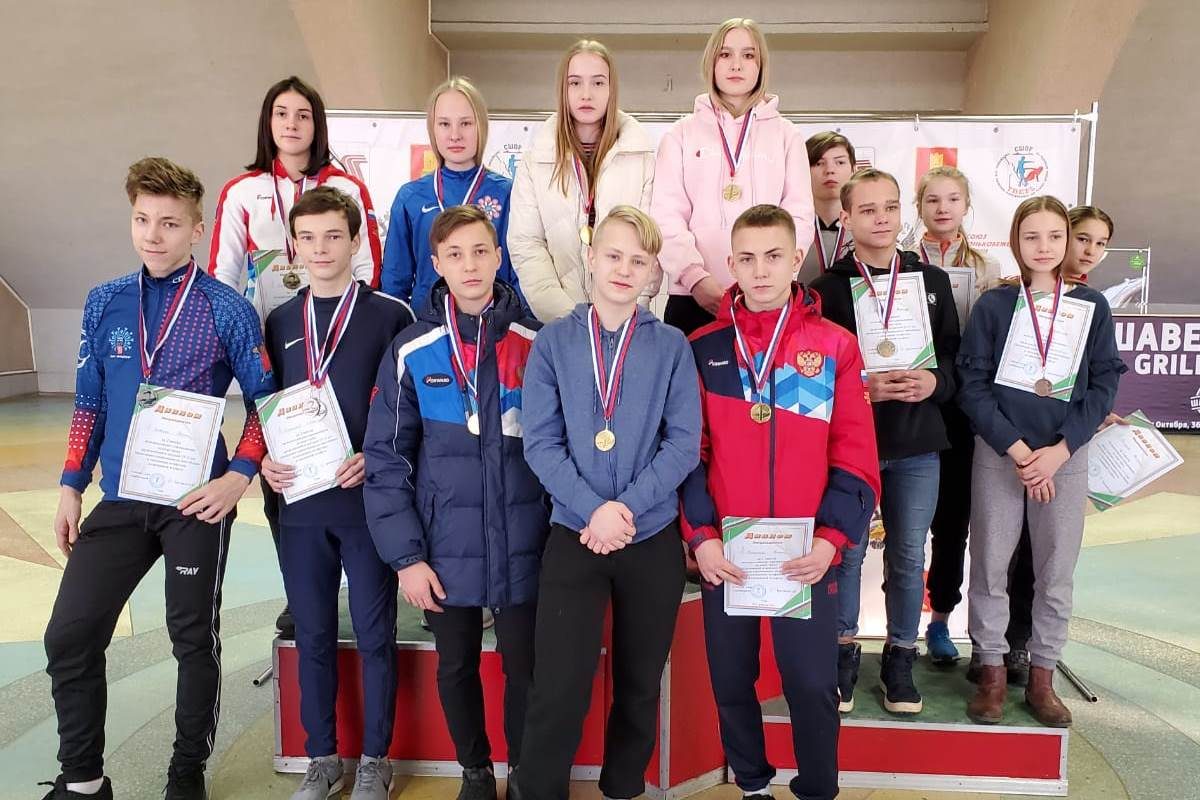 Тверские спортсмены покорили пьедестал почета первенства России по шорт-треку