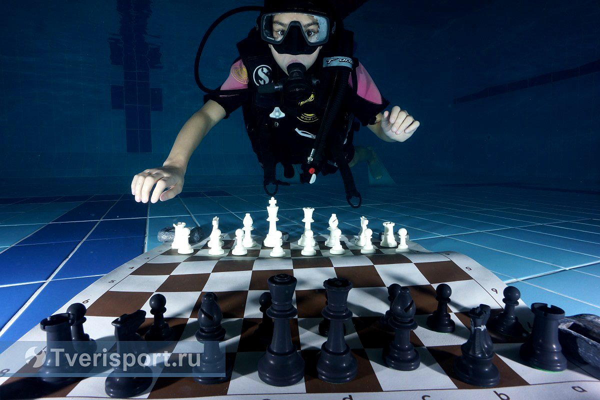 Рекорд для Гиннесса: В Твери дети под водой сыграли в шахматы