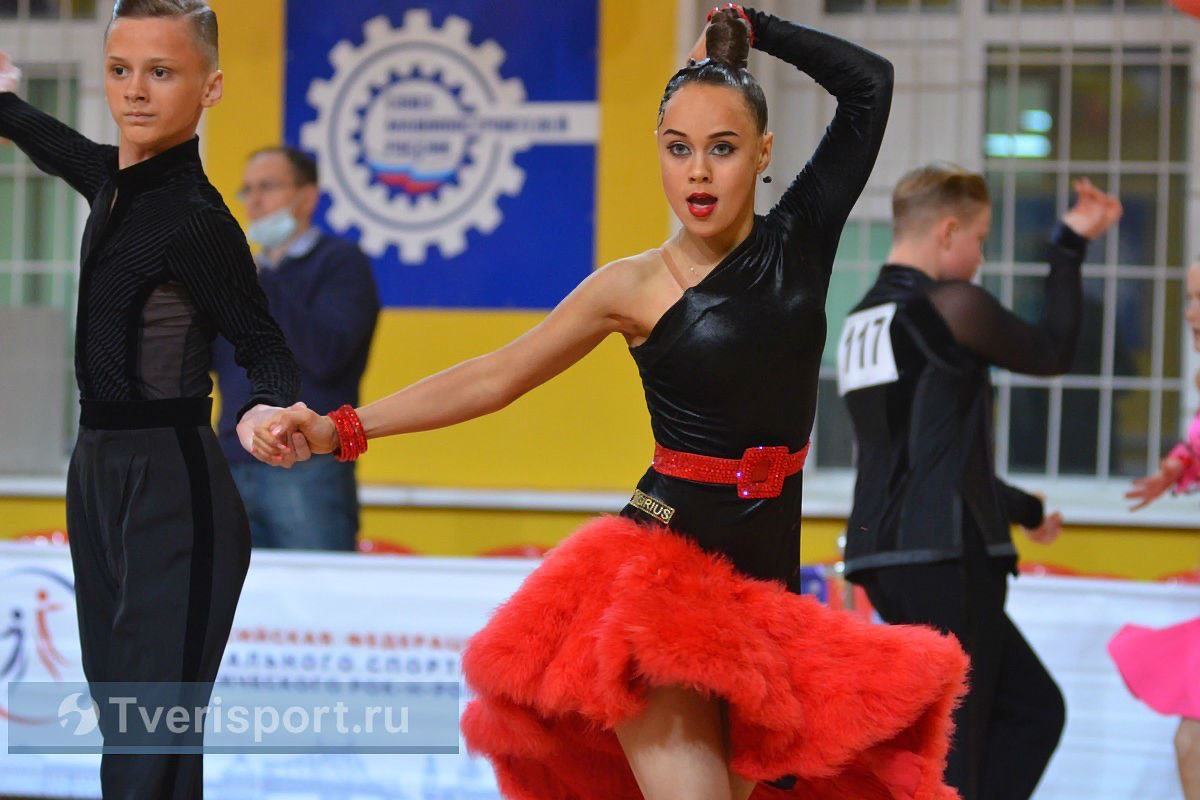 В ритме юности и красоты: большой фоторепортаж с Кубка Твери по танцевальному спорту
