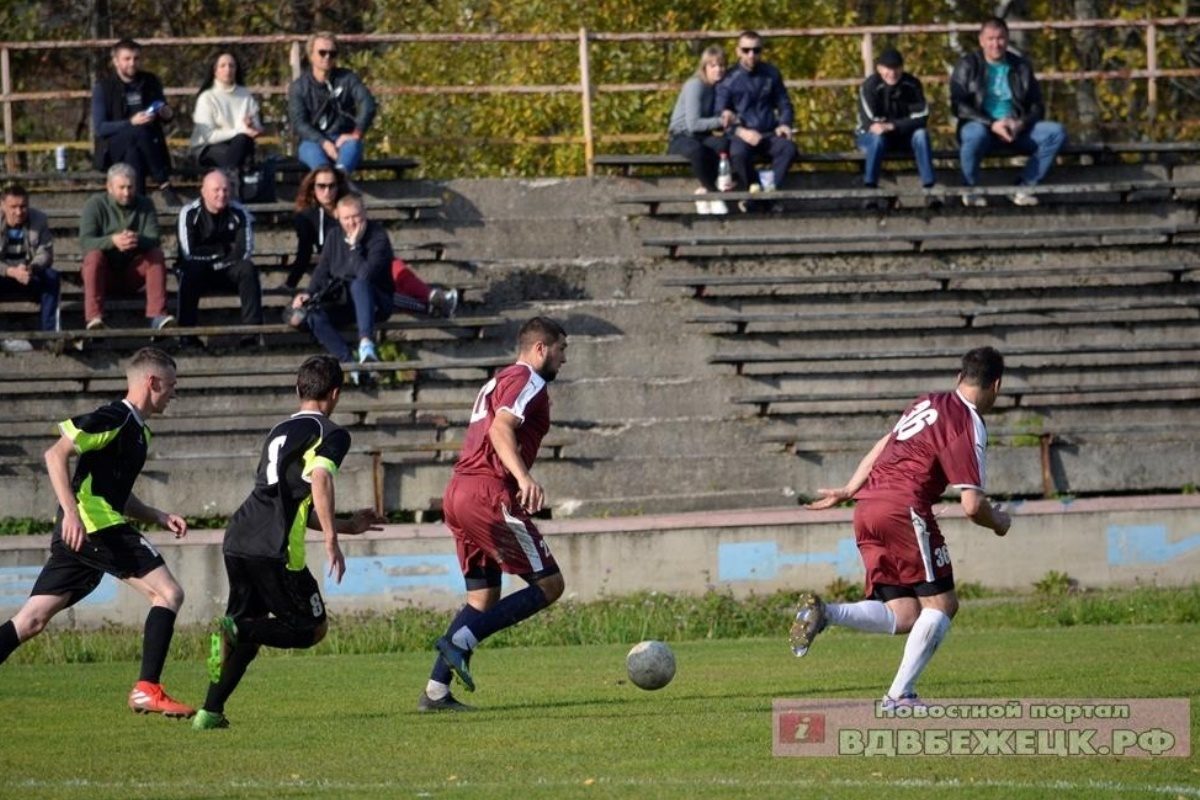 Побеждают хозяева: в Тверской области стартовал плей-офф первенства по футболу