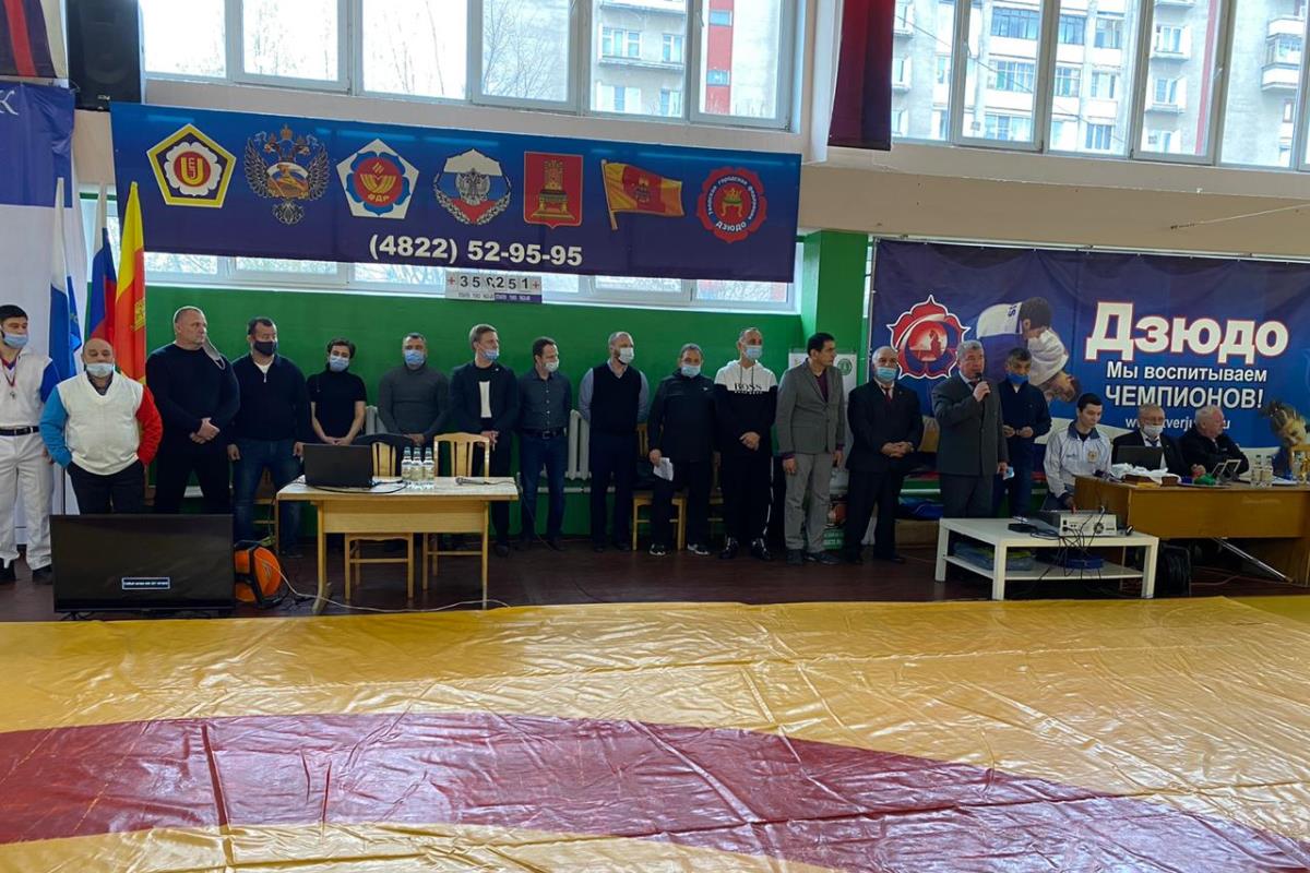 В Твери память о тренере собрала самбистов из разных регионов России