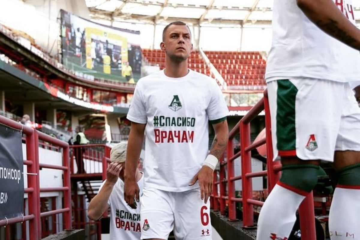 Футболист сборной России рассказал, как спас отца в Твери от голодной смерти Футболист сборной России рассказал, как спас отца в Твери от голодной смерти