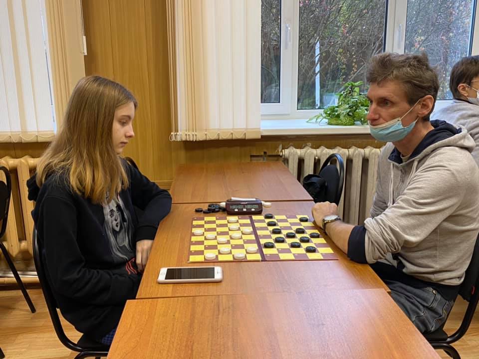 Шашки в масках: как кандидаты дали бой гроссмейстерам