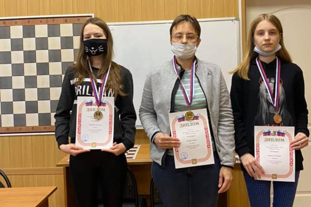 Шашки в масках: как кандидаты дали бой гроссмейстерам