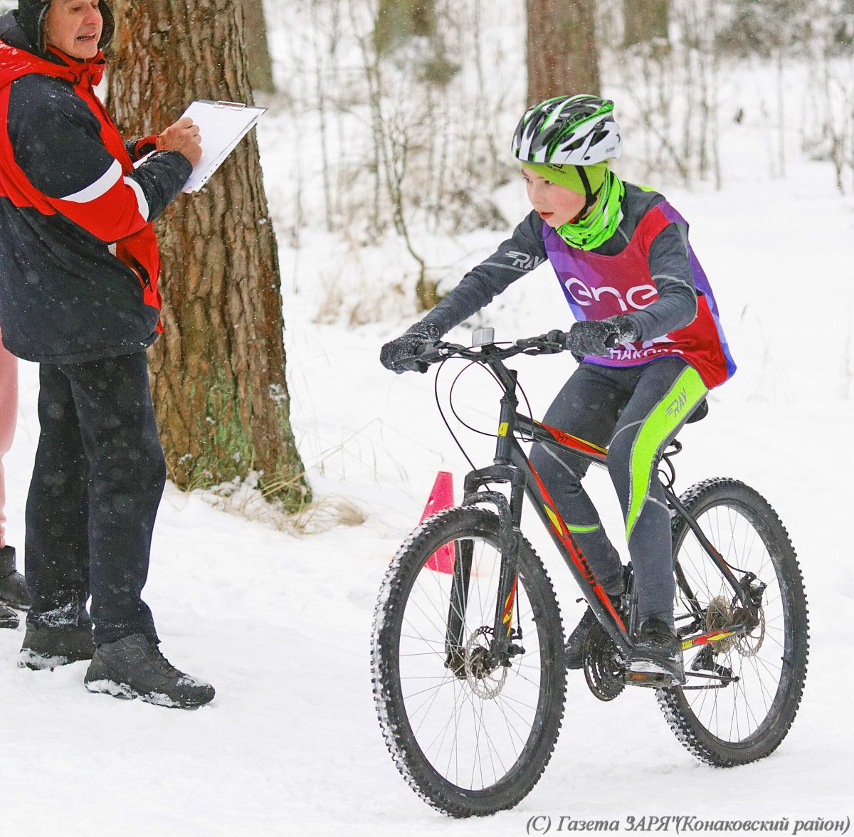 В Рождество по снегу – бегом, на велосипеде и лыжах: итоги турнира по зимнему триатлону