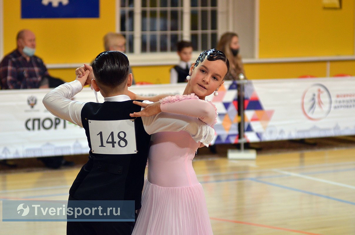 Узоры на паркете: большой фоторепортаж с первого тверского танцевального турнир 2021 года