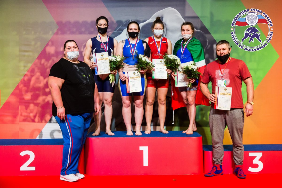 Сестры Петровы завоевали восемь медалей чемпионата и первенства России по сумо