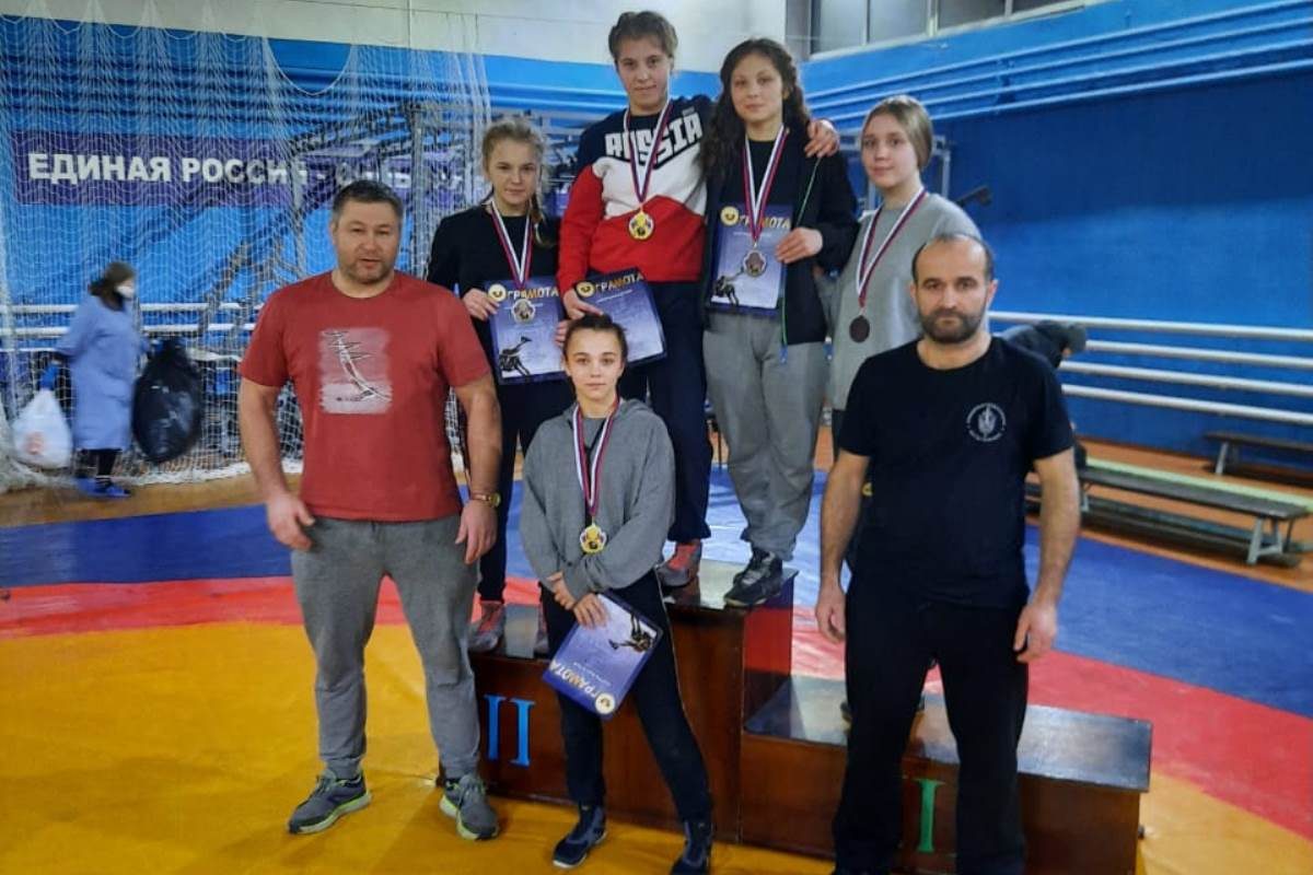 Тверские девушки завоевали пять медалей ЦФО по спортивной борьбе