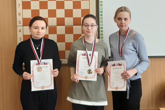 15-летняя чемпионка: Нелли Першина завоевала все золото Тверской области по шахматам