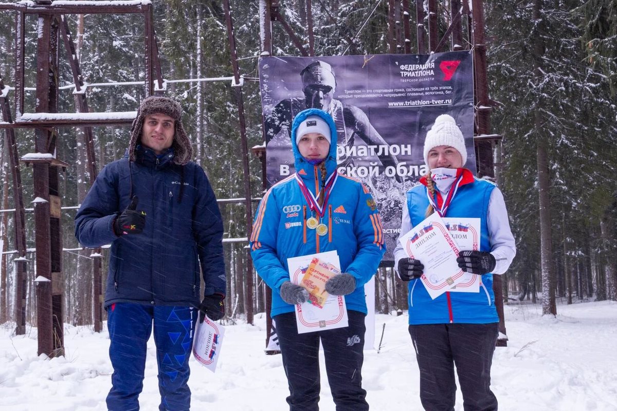 Храмова и Соловьев стали абсолютными чемпионами Тверской области по зимнему триатлону
