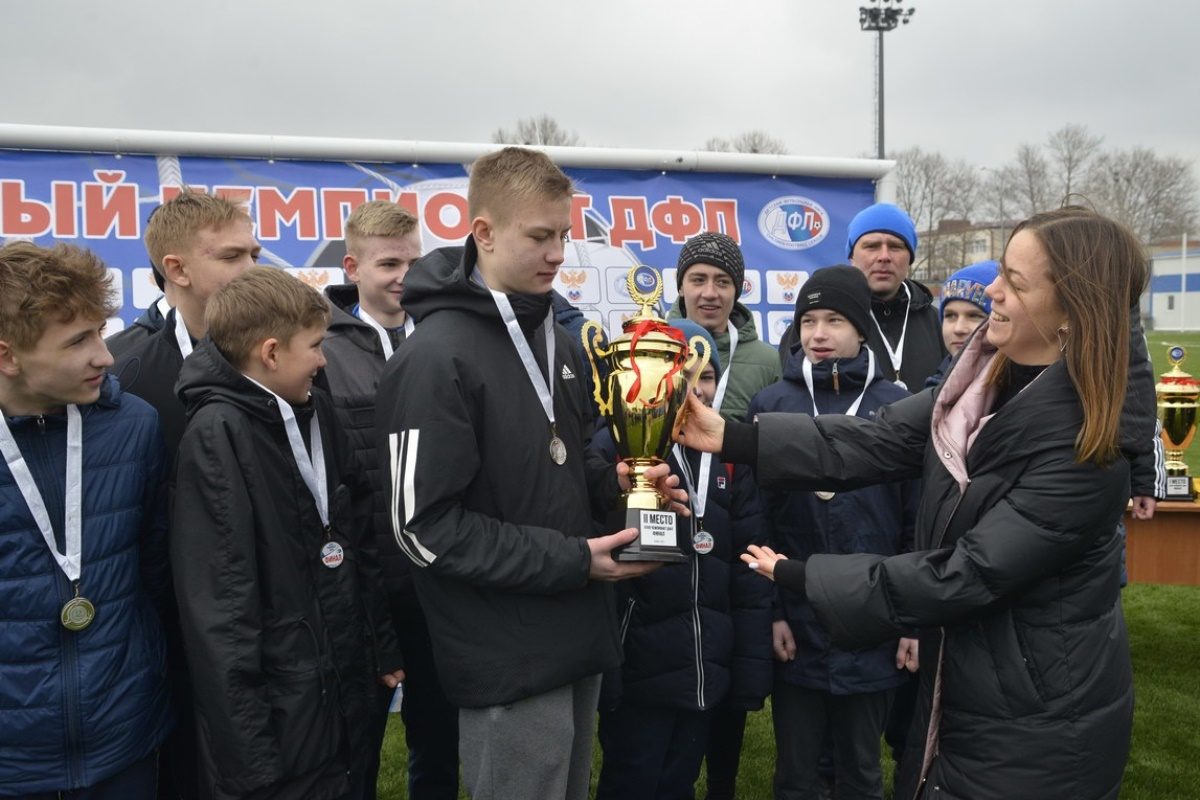 Тверские футболисты впервые завоевали серебро Открытого чемпионата ДФЛ