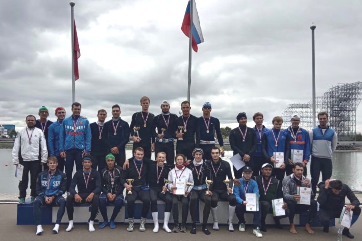 Тверская восьмерка с рулевым стала второй на первенстве России