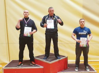 В борьбе на руках лучшими стали спортсмены Твери