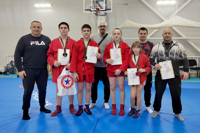 В Тверской области «отроки» разыграли путевки на первенство России по самбо В Тверской области «отроки» разыграли путевки на первенство России по самбо