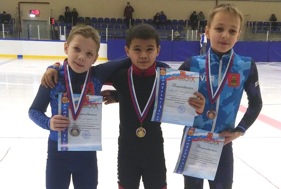 Тверские шорт-трекисты завоевали медали на межрегиональных стартах в Санкт-Петербурге