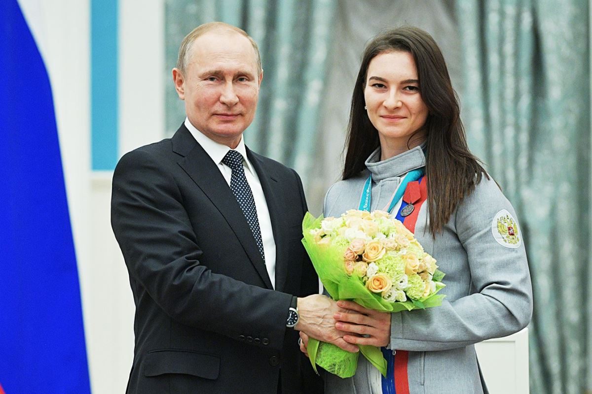 Владимир Путин наградил тверскую лыжницу Орденом Дружбы
