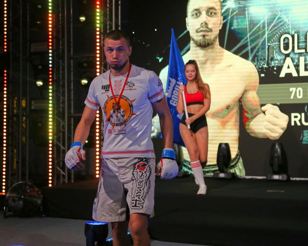 Боец из Тверской области нокаутировал соперника на профессиональном турнире ММА