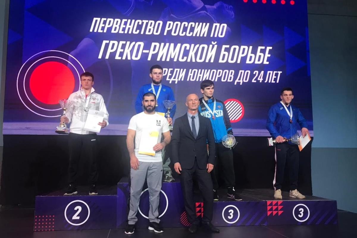 Борец-классик из Твери впервые завоевал золото молодежного первенства России
