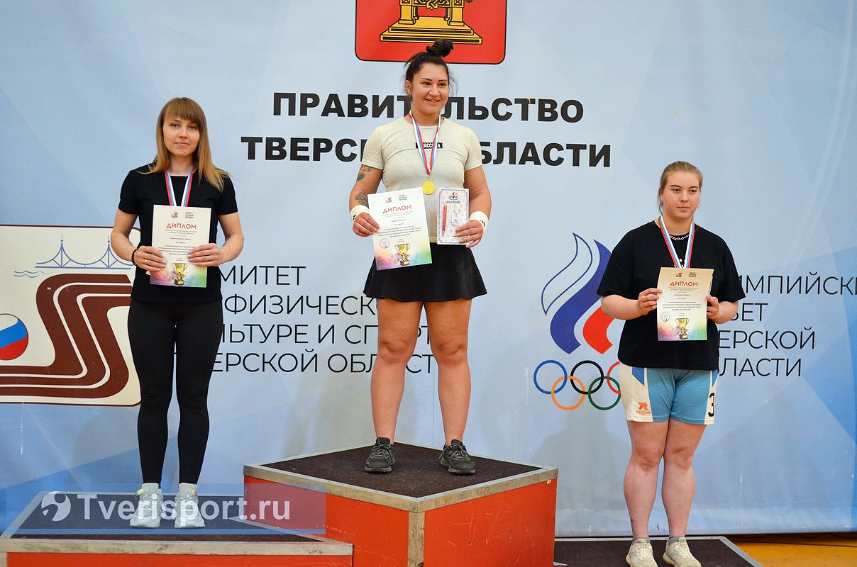 В Твери метали биты, толкали гири, боролись и тянули канаты