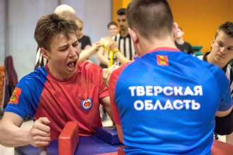 Молодые руки: в Твери впервые прошел турнир по армрестлингу среди юниоров