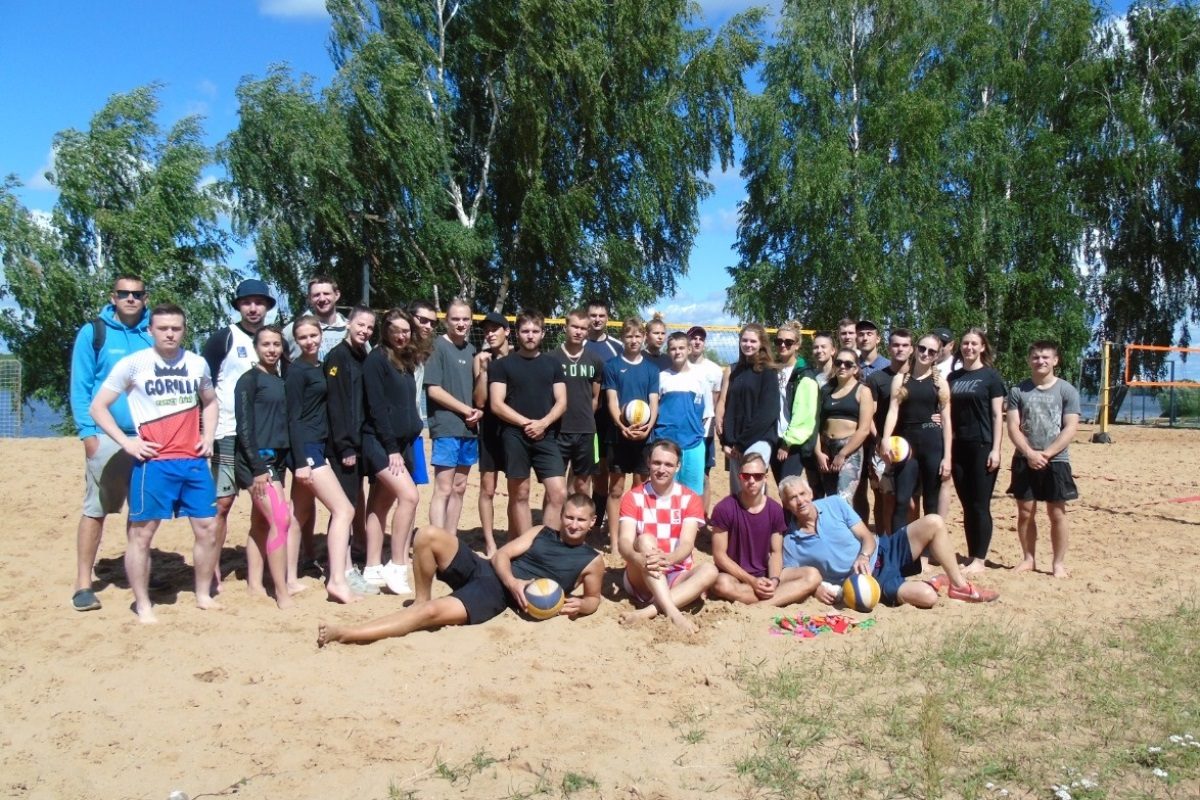 В Тверской области пары из разных регионов разыграли призы турнира по пляжному волейболу