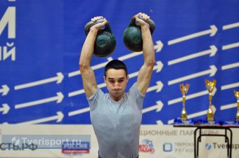 В Твери спасатели из регионов ЦФО рвали и толкали гири
