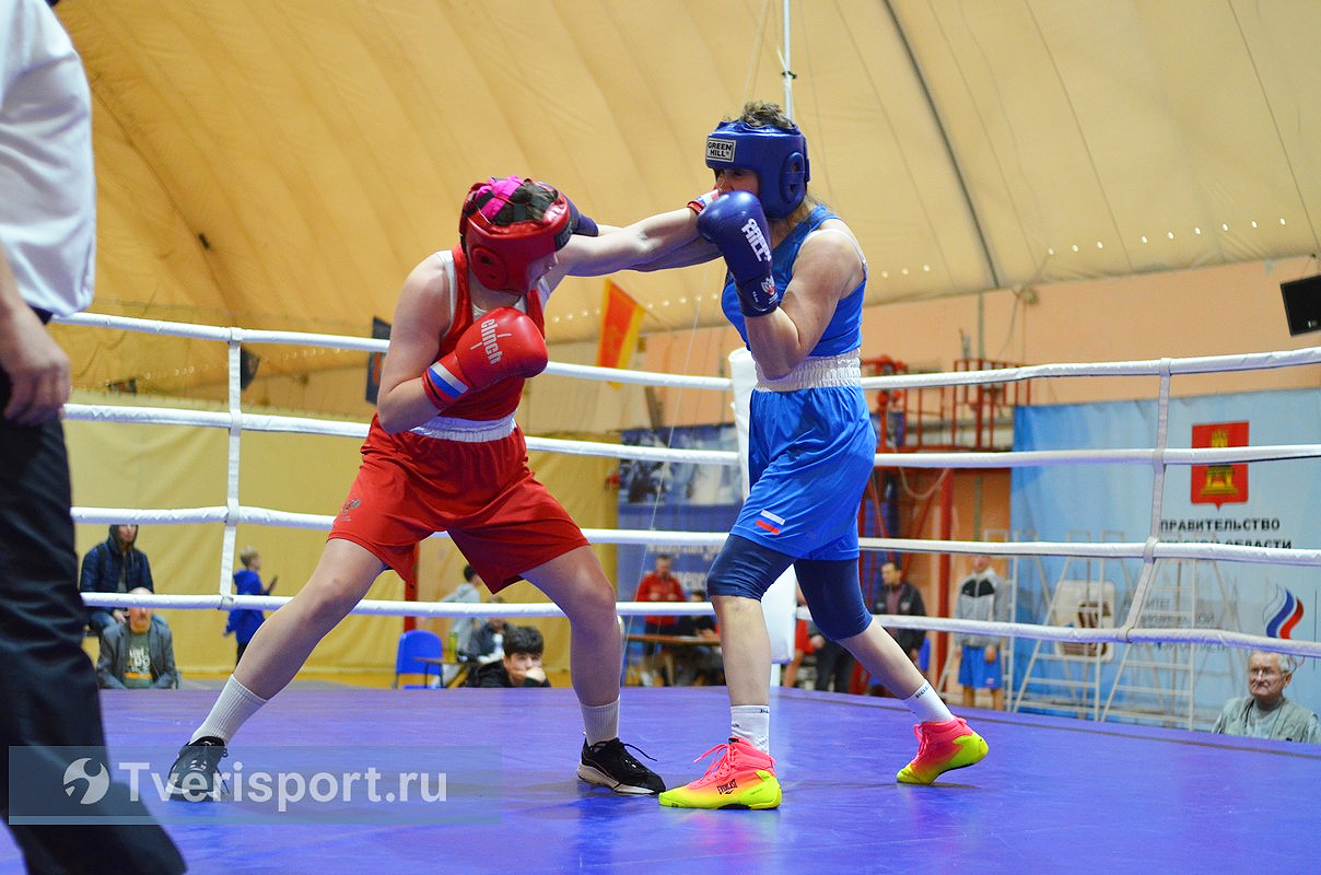 Свое 17-летие девушка-боксер из Тверской области отметила триумфом на взрослом ринге