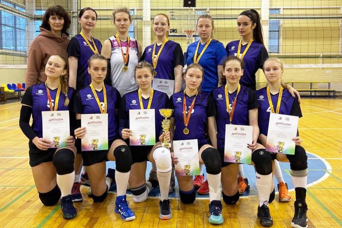 Впервые золото и серебро чемпионата Тверской области  по волейболу   завоевали воспитанницы одного тренера