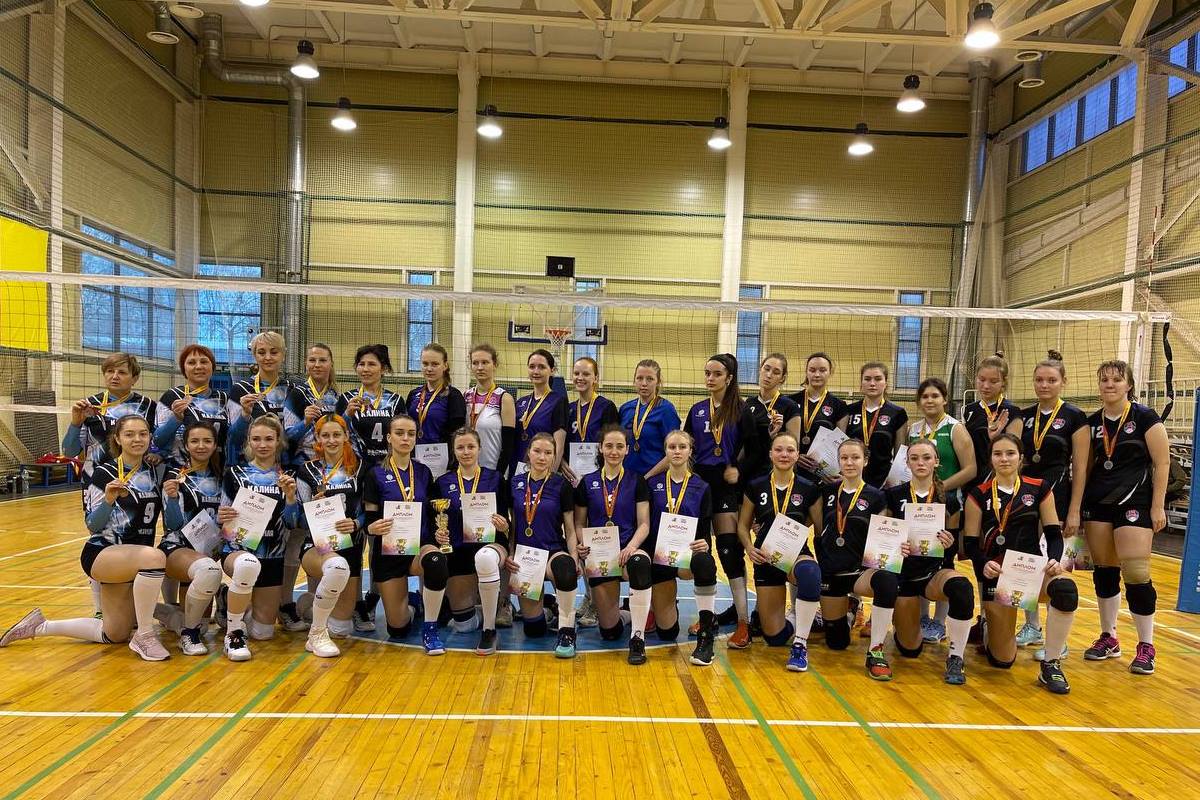 Впервые золото и серебро чемпионата Тверской области  по волейболу   завоевали воспитанницы одного тренера