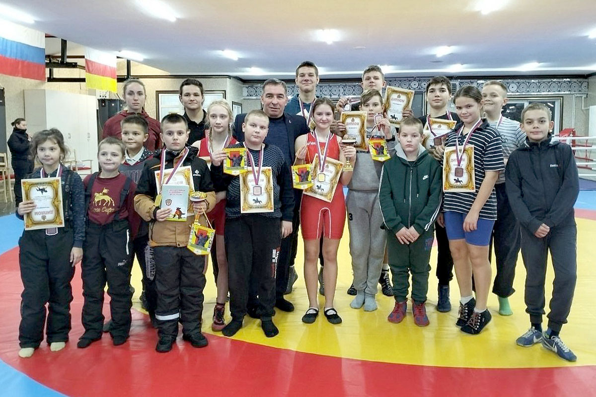Олимпийская чемпионка Наталья Воробьева стала гостем турнира по вольной борьбе в Тверской области