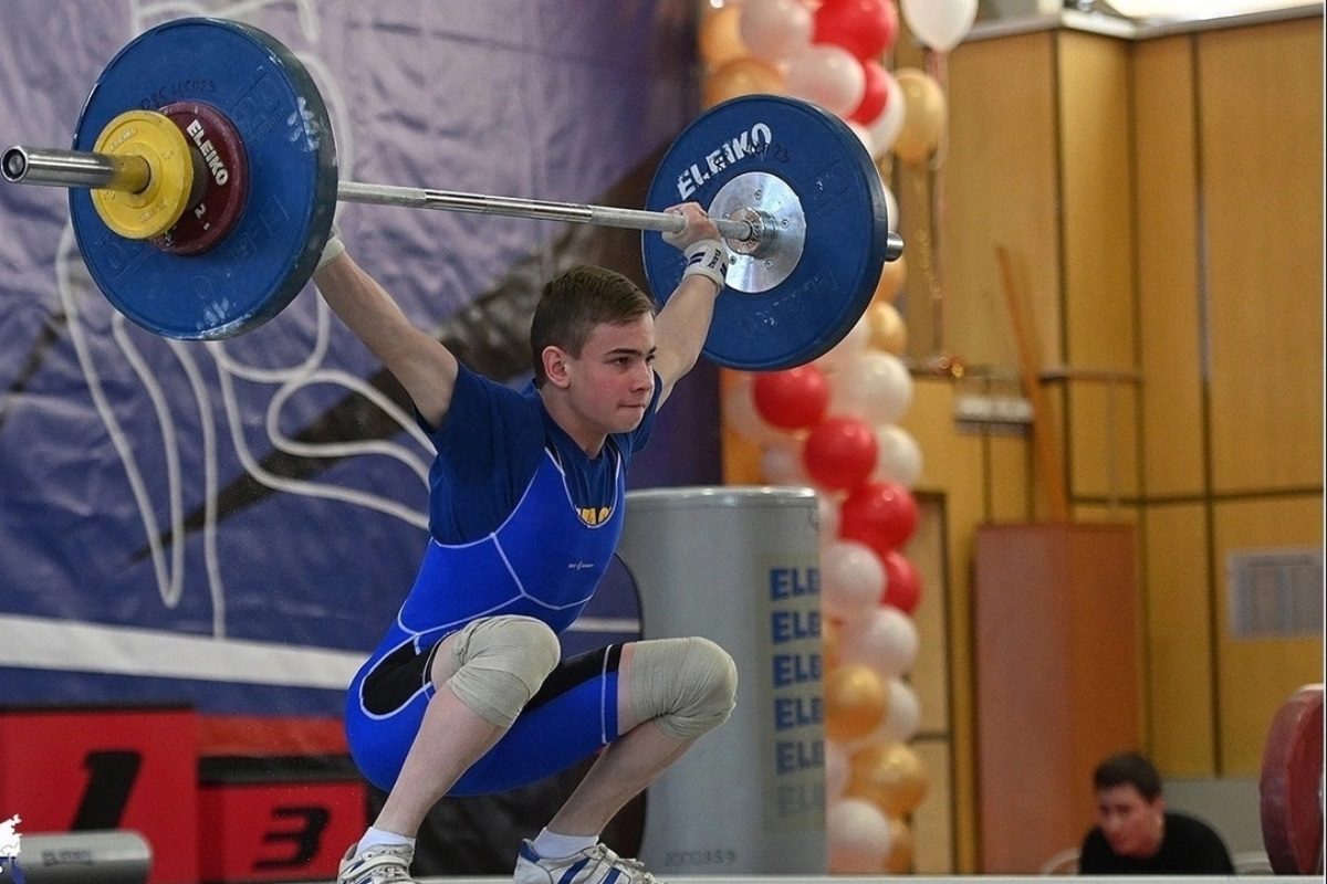«Проша, держи!»: юный штангист из Тверской области с двумя рекордами завоевал золото первенства России