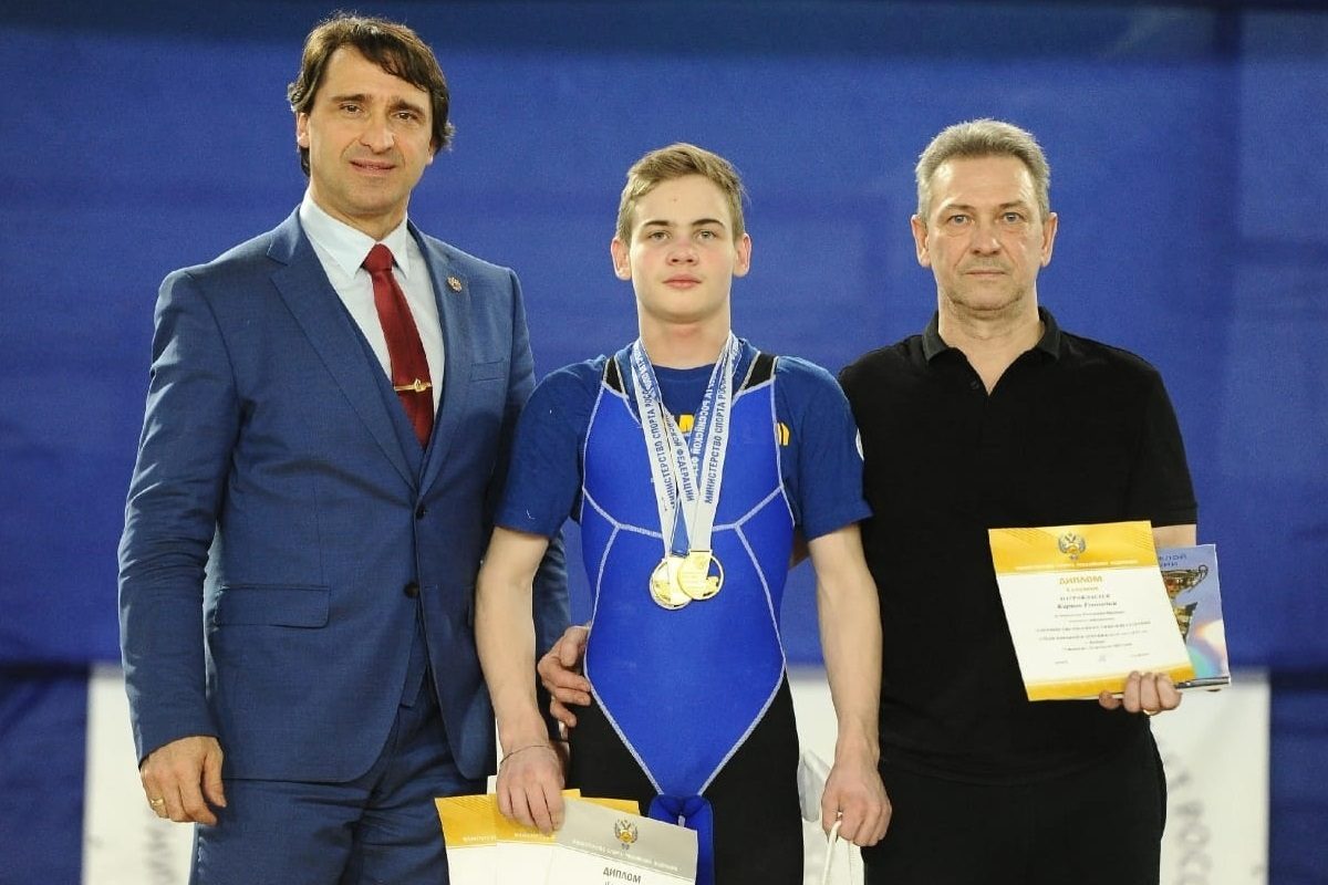 На турнире в Тверской области 13-летний штангист превзошел два рекорда России