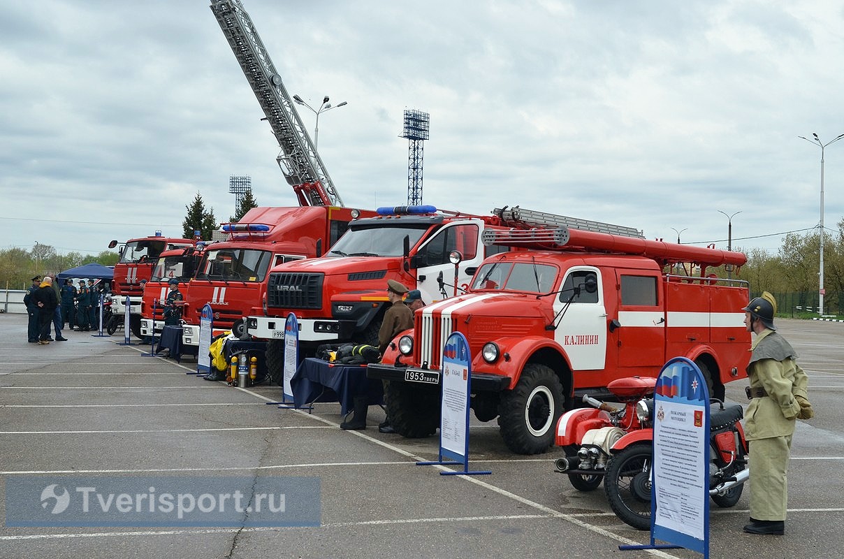 В Твери спасатели из разных регионов скрестили клюшки в поддержку СВО