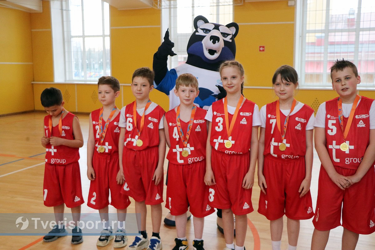 Девочки VS мальчики: в Твери прошел турнир по баскетболу, посвященный 60-летию спортклуба «Планета»