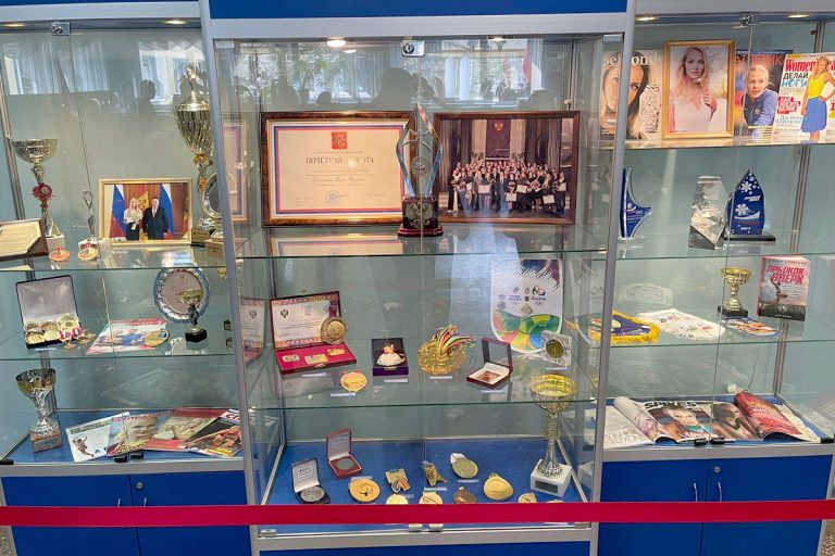 В Твери открылась выставка спортивных наград Дарьи Клишиной
