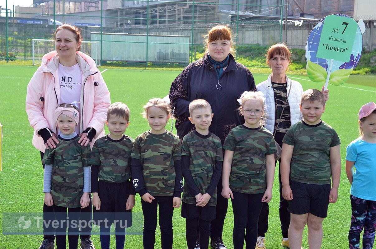 В Твери мальчишки и девчонки из команды «Быстрые кеды» выиграли юбилейный футбольный турнир