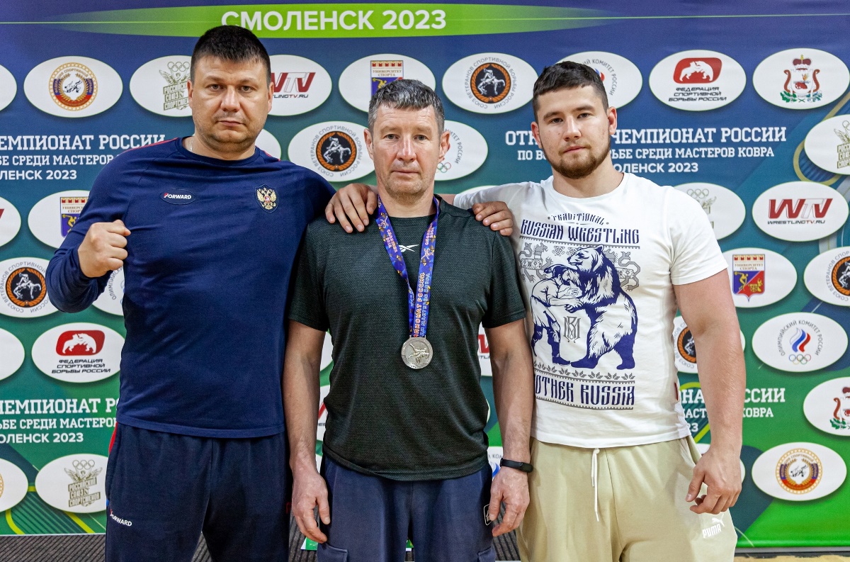 Тренер из Тверской области поднялся на пьедестал почета чемпионата России по вольной борьбе