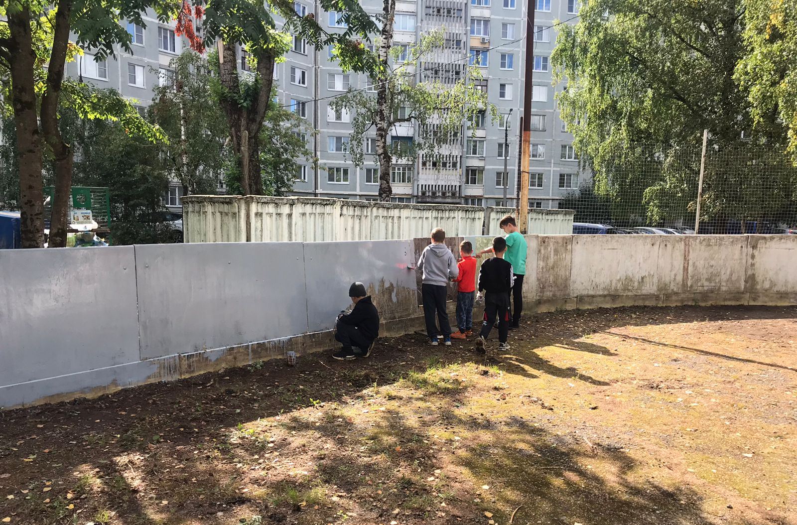 В Твери совместными усилиями жителей и депутатов модернизировали  хоккейный корт