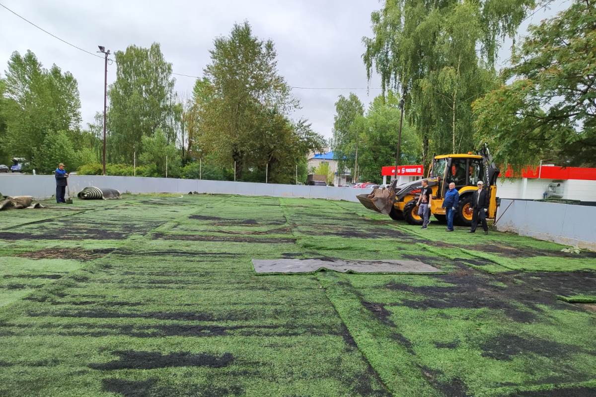 В Твери совместными усилиями жителей и депутатов модернизировали хоккейный корт В Твери совместными усилиями жителей и депутатов модернизировали хоккейный корт